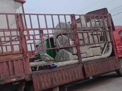 山西學(xué)?；@球架發(fā)貨裝車